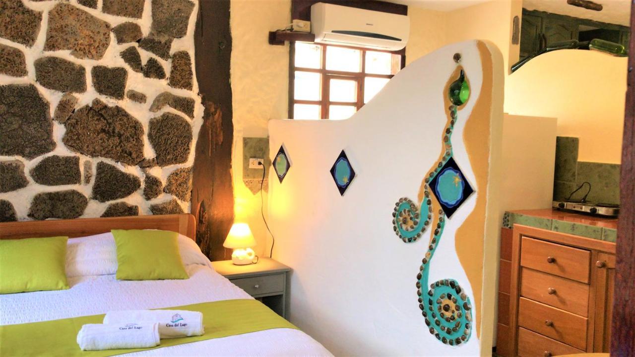 Casa Del Lago Lodging House Puerto Ayora  Exterior photo