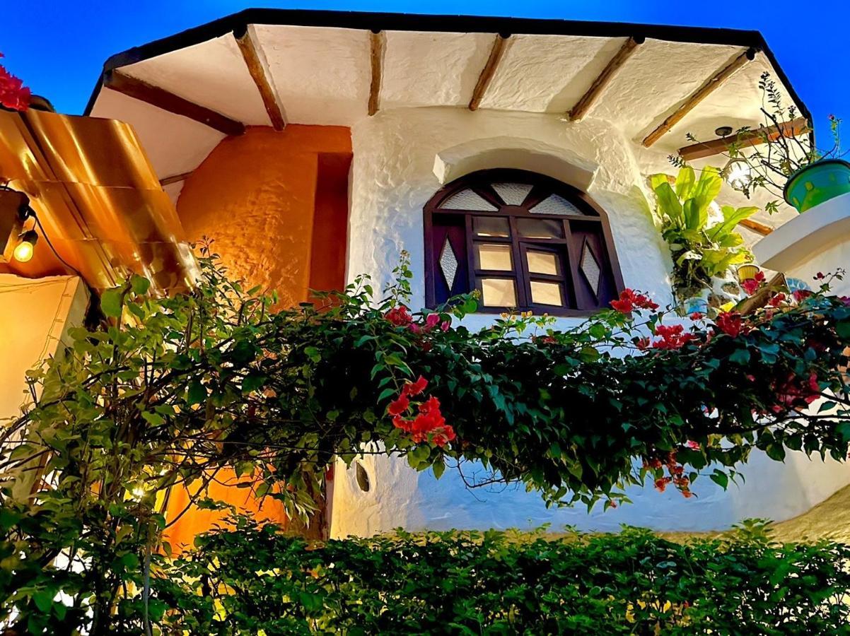 Casa Del Lago Lodging House Puerto Ayora  Exterior photo