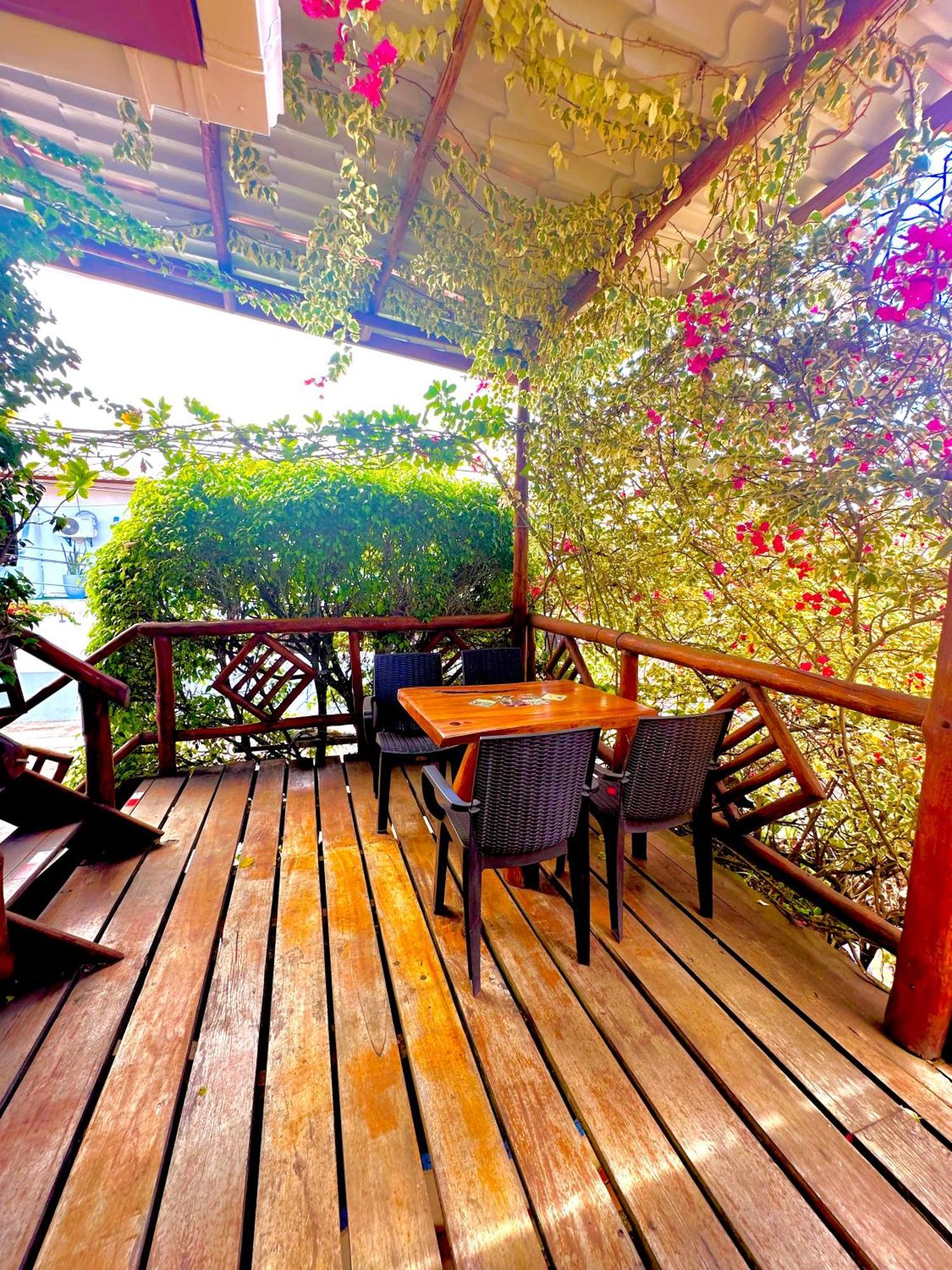 Casa Del Lago Lodging House Puerto Ayora  Exterior photo