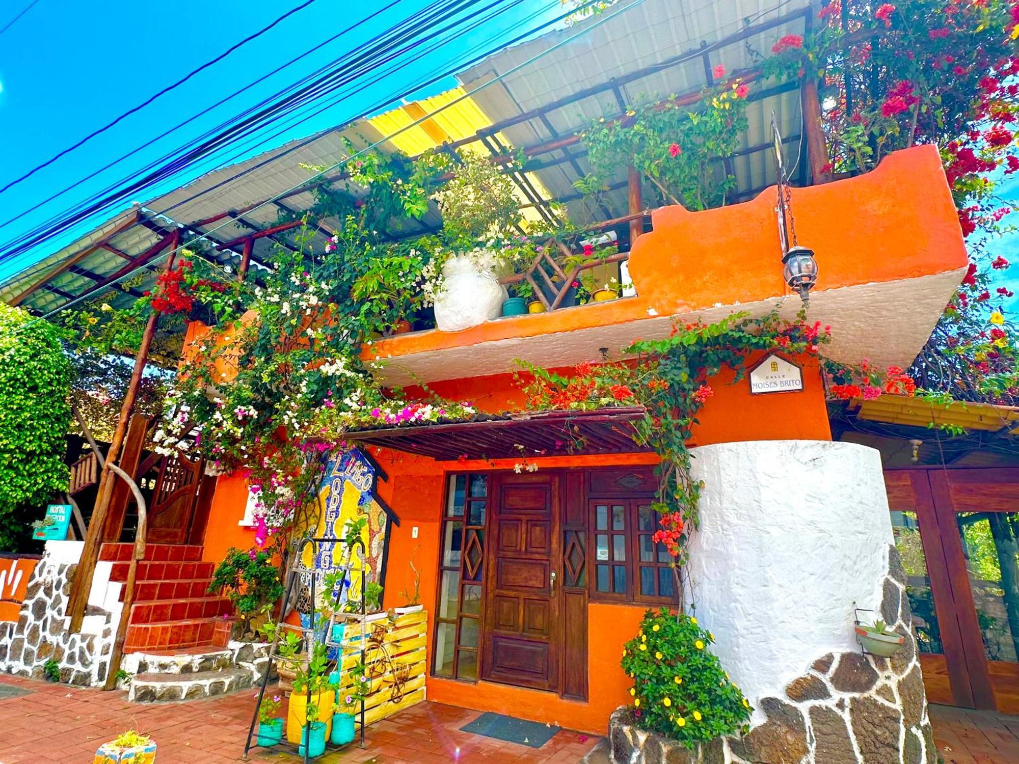 Casa Del Lago Lodging House Puerto Ayora  Exterior photo