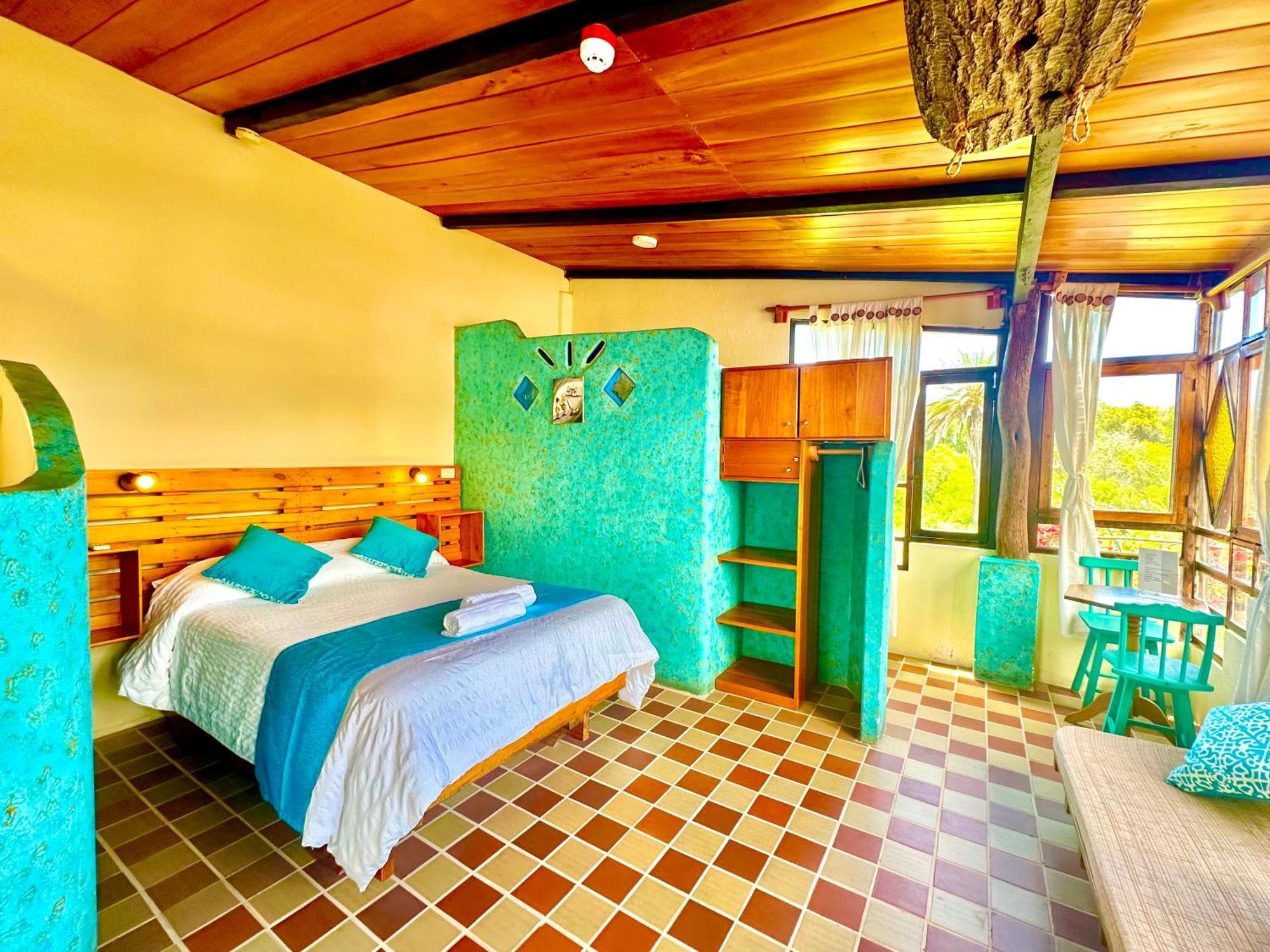 Casa Del Lago Lodging House Puerto Ayora  Exterior photo