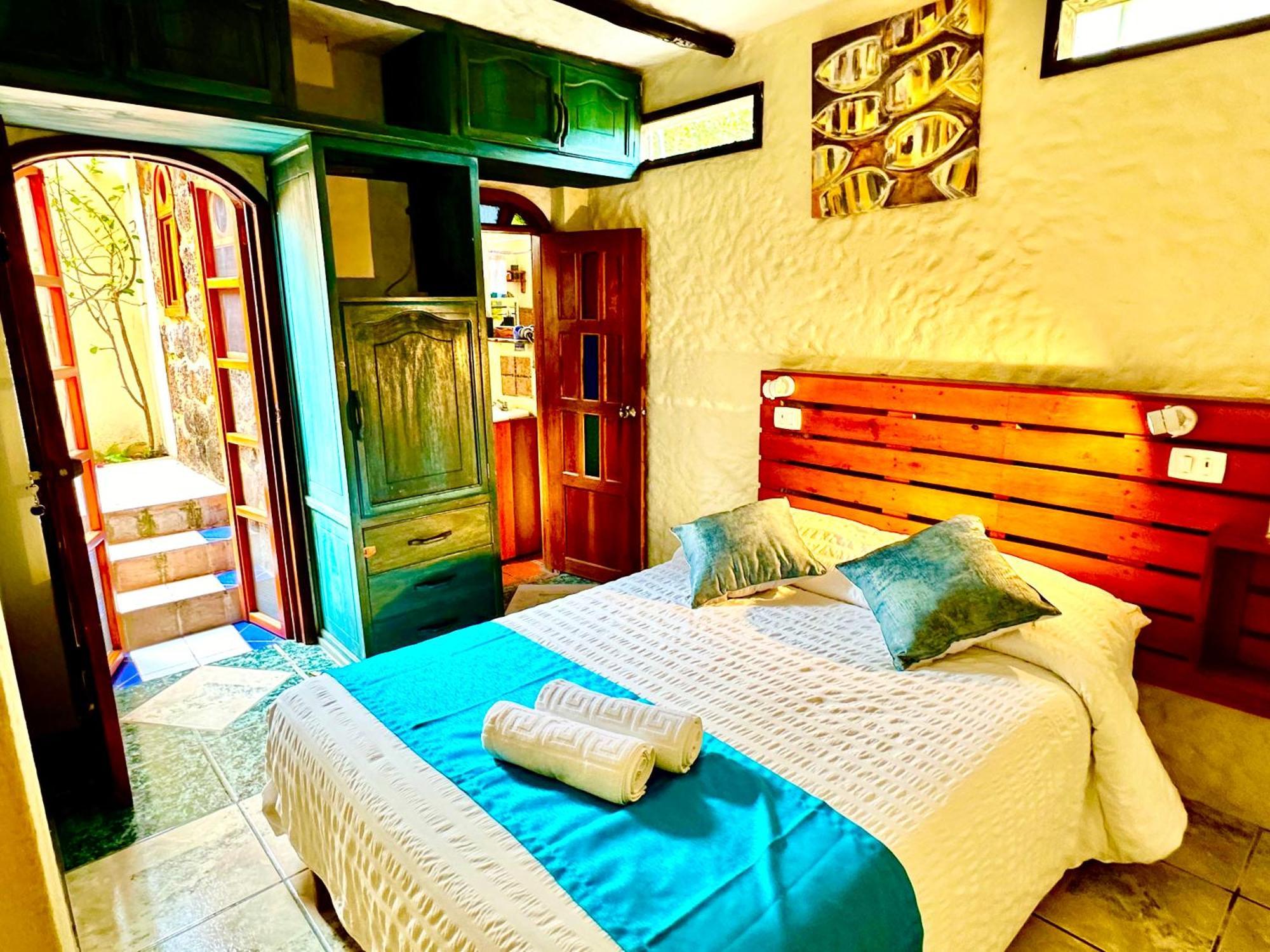 Casa Del Lago Lodging House Puerto Ayora  Exterior photo