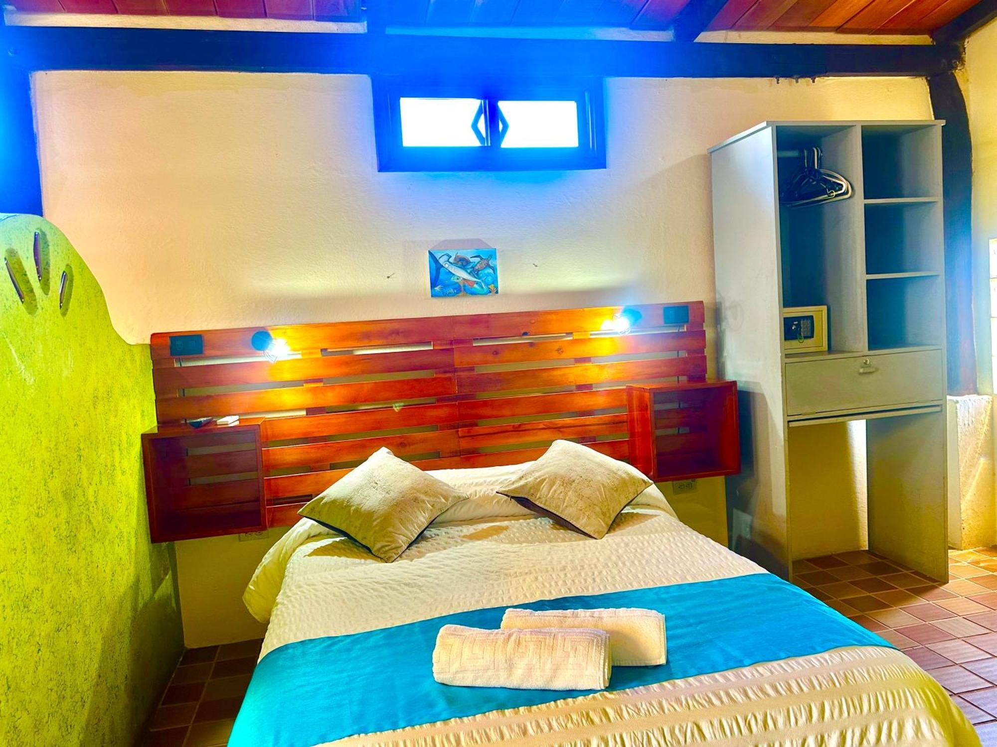 Casa Del Lago Lodging House Puerto Ayora  Exterior photo