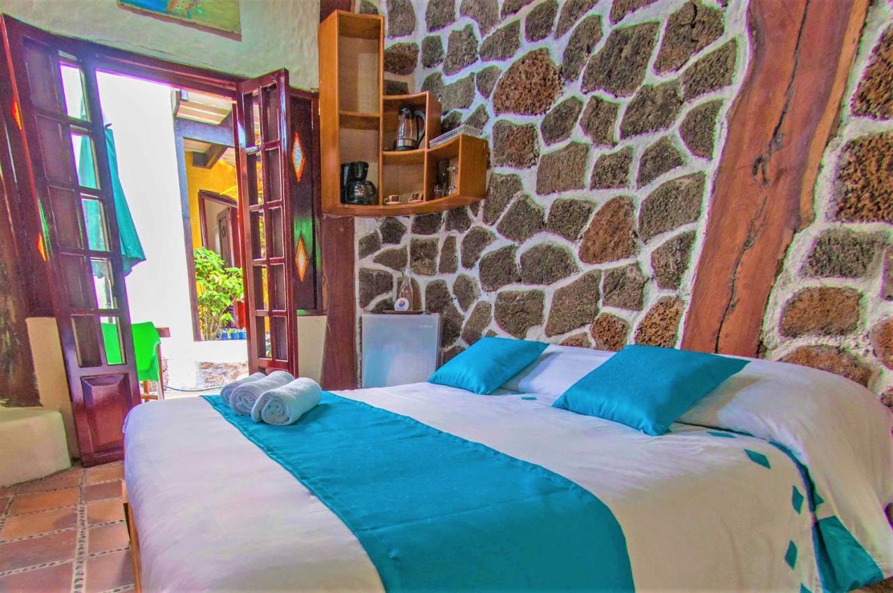 Casa Del Lago Lodging House Puerto Ayora  Exterior photo