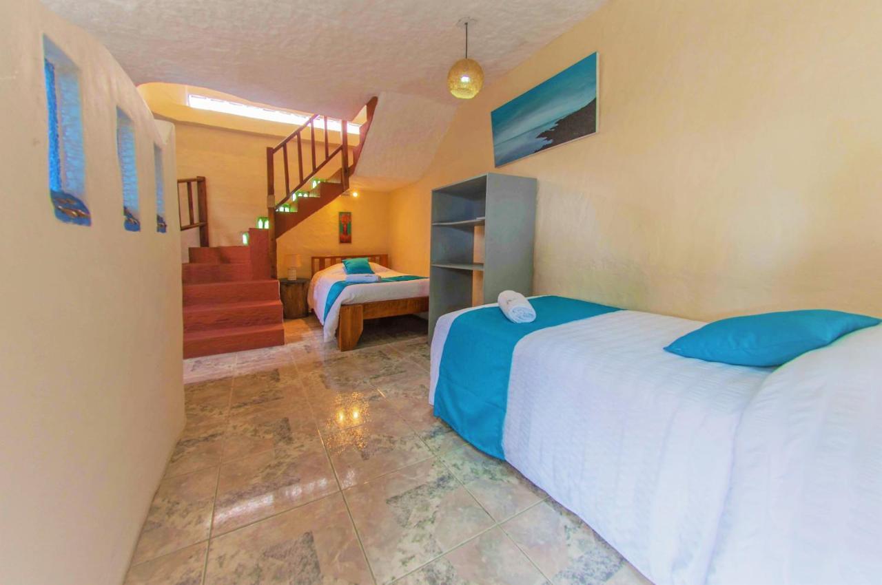 Casa Del Lago Lodging House Puerto Ayora  Exterior photo