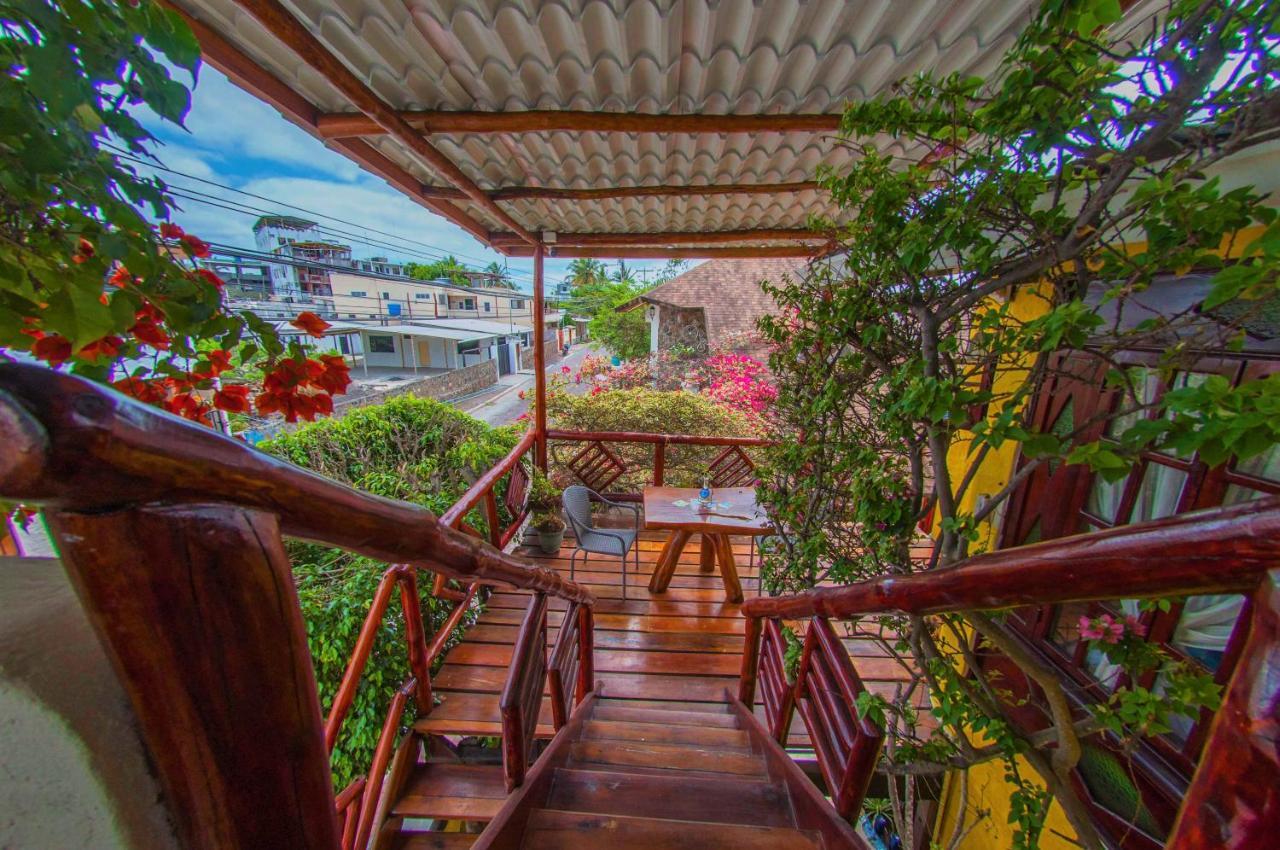 Casa Del Lago Lodging House Puerto Ayora  Exterior photo