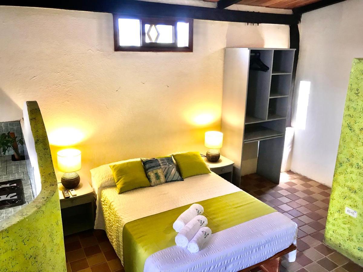 Casa Del Lago Lodging House Puerto Ayora  Exterior photo