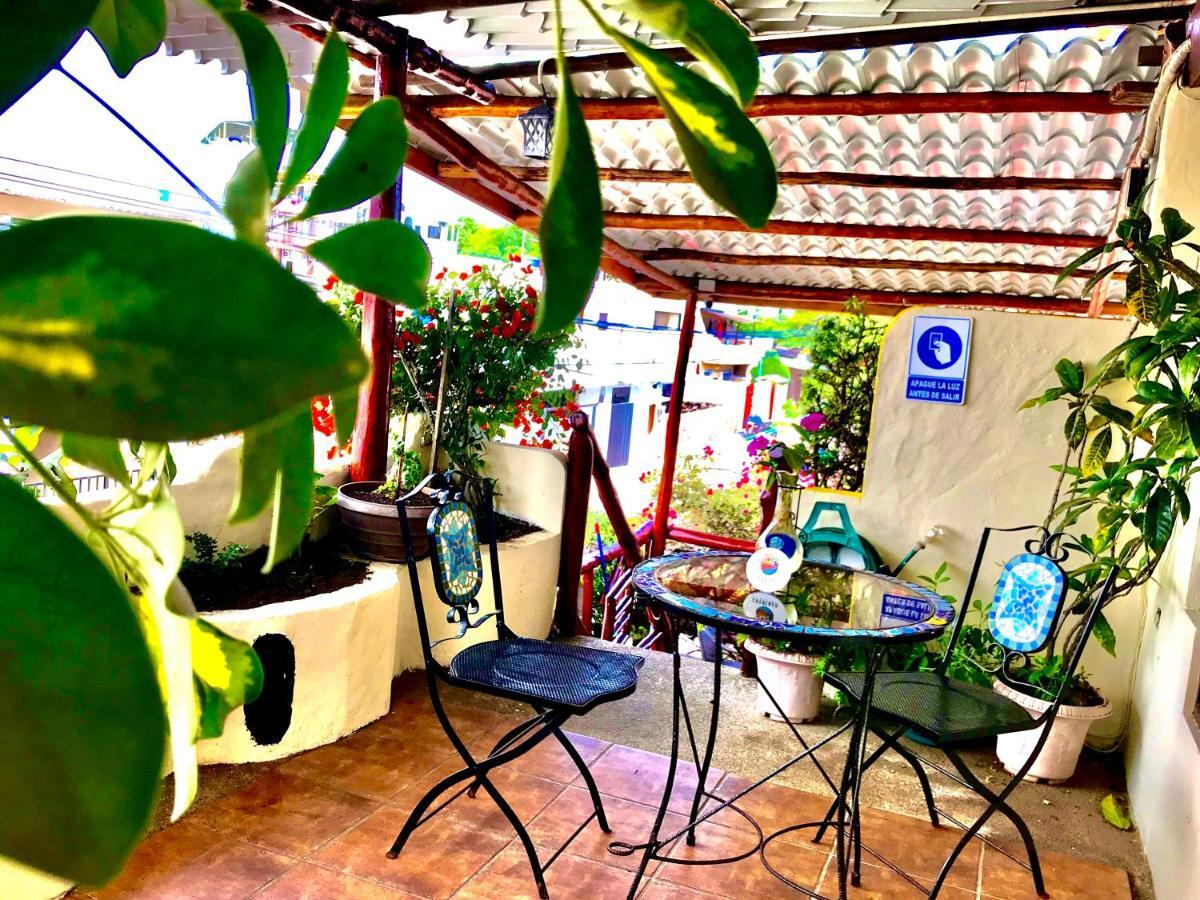 Casa Del Lago Lodging House Puerto Ayora  Exterior photo