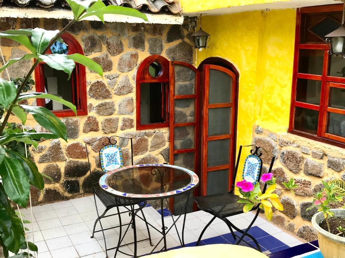 Casa Del Lago Lodging House Puerto Ayora  Exterior photo